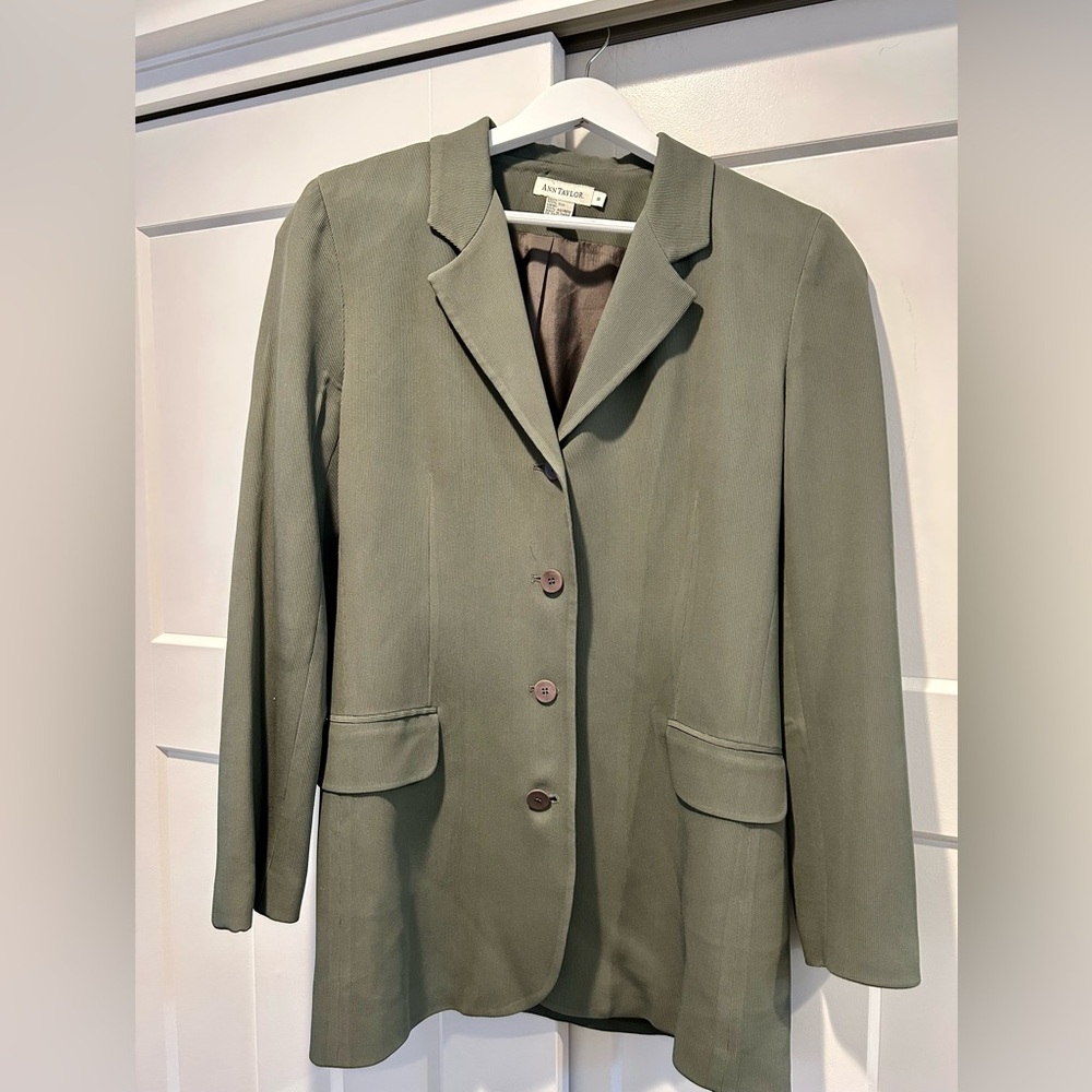 Ann Taylor Silk Sage Green Blazer, Sz 8. Excellent condition, smoke-free home.